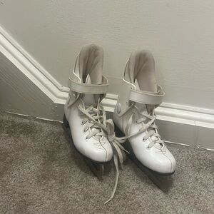 Kids brookfield skates shoes size 13J 90WW TAI-2